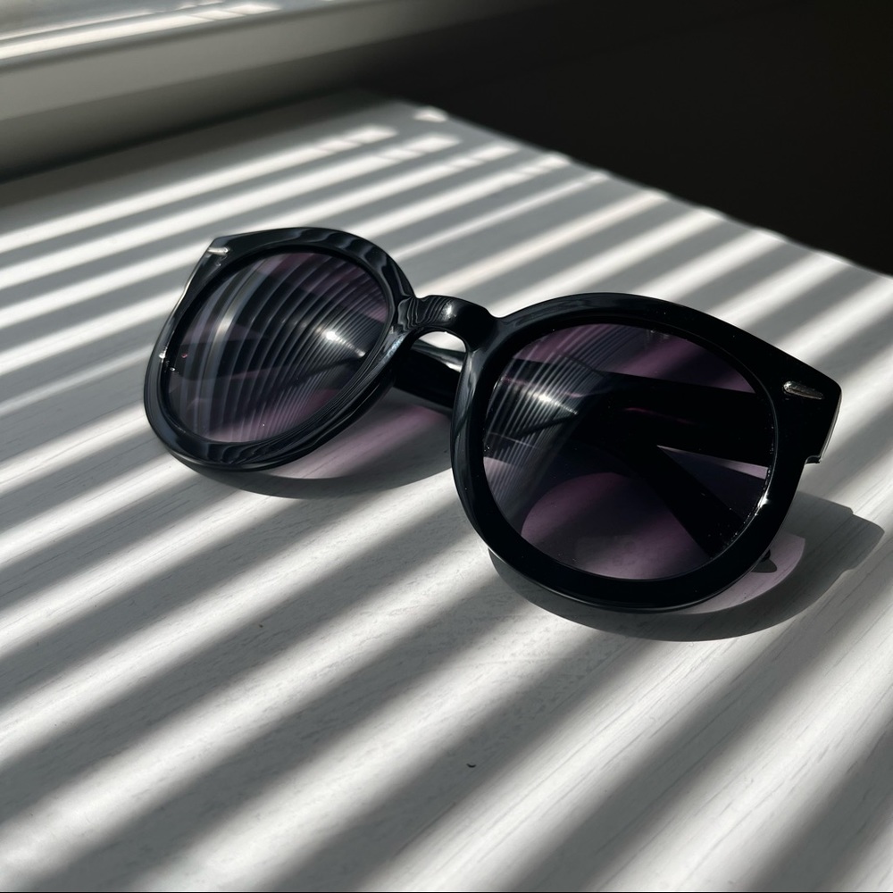 Round large sunglasses black